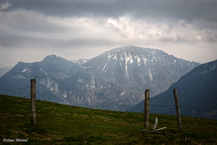 Vue sur Ouzon depuis la Montagne des Soeurs